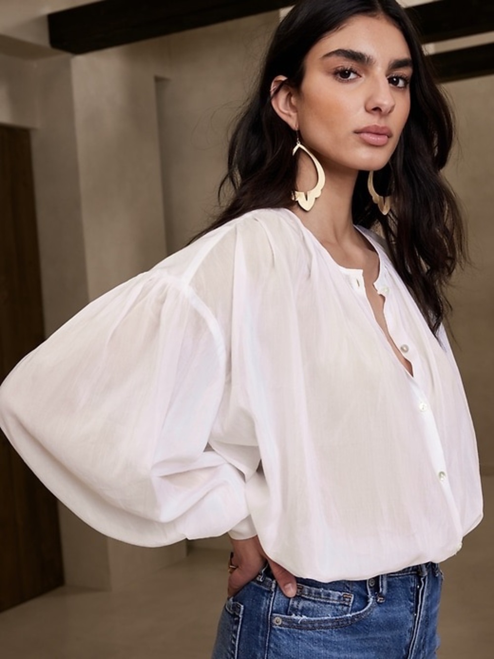 Banana Republic West Oversized Cotton-Silk Shirt in White, size M